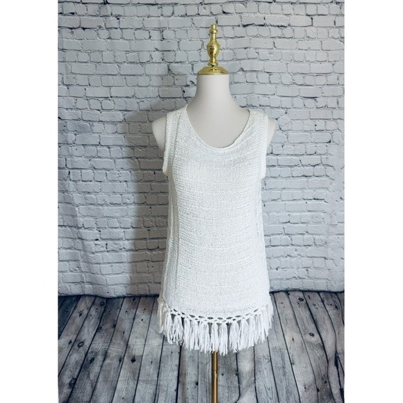 Lilly Pulitzer Sweaters - NWT Lilly Pulitzer Luca Sweater Resort White Fringe Hem Sleeveless M